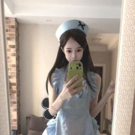 白嫩小巧骚妹