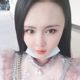 会玩的制服的大咪咪萝莉